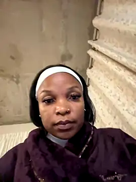 slimcateee online show from November 17, 2025, 9:42 pm