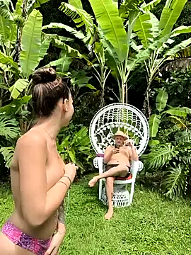 Snapshot of emma4xxx chatting on January 4, 2025, 8:16 pm emma4xxx online show from January 4, 2025, 8:16 pm