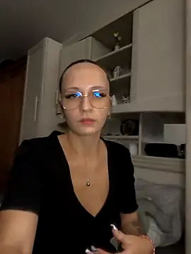 Snapshot of emma4xxx chatting on September 23, 2025, 7:39 pm emma4xxx online show from September 23, 2025, 7:39 pm