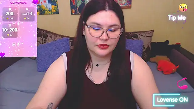 JuliaKeln online show from May 18, 2026, 7:31 pm