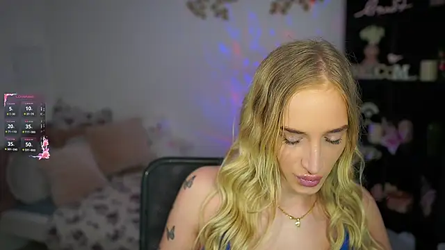 Nicolette  Shea  online show from January 28, 2025, 1:59 pm