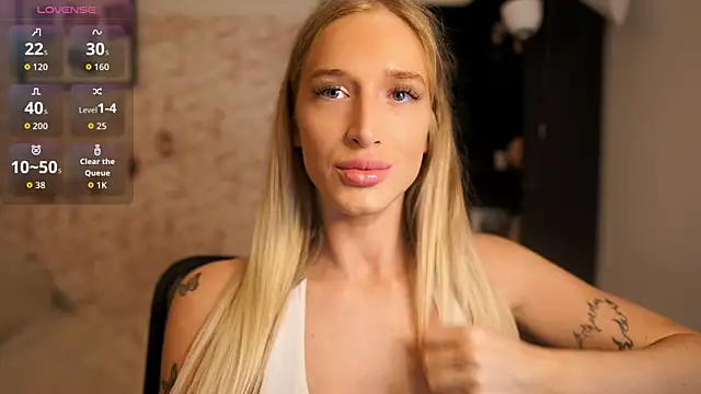 Nicolette  Shea  online show from October 3, 2025, 7:27 am