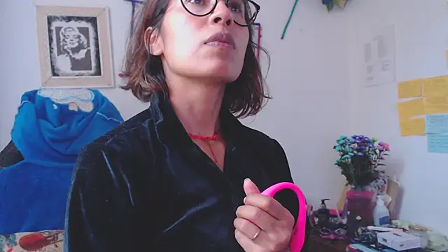 fantasty nylon online show from February 17, 2025, 9:19 pm