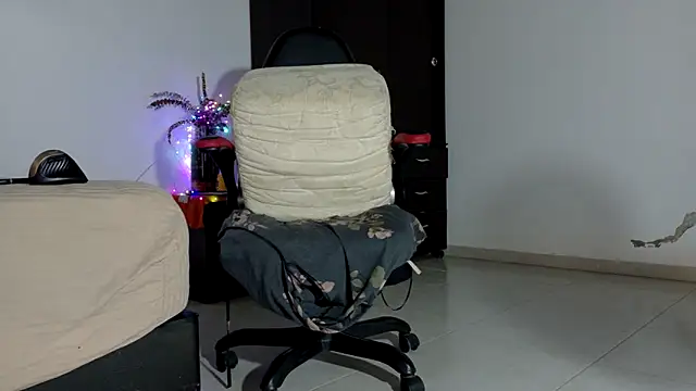 fantasty nylon online show from March 7, 2026, 9:56 pm