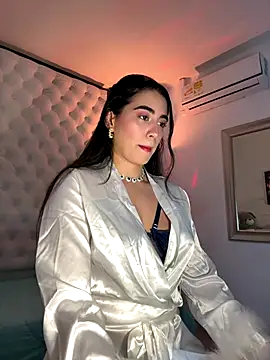 Snapshot of ZarahEvans chatting on December 3, 2024, 7:55 pm ZarahEvans online show from December 3, 2024, 7:55 pm