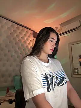 Snapshot of ZarahEvans chatting on December 9, 2024, 7:39 pm ZarahEvans online show from December 9, 2024, 7:39 pm