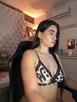 Snapshot of ZarahEvans chatting on September 8, 2025, 7:24 pm ZarahEvans online show from September 8, 2025, 7:24 pm