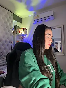 Snapshot of ZarahEvans chatting on October 10, 2025, 7:57 pm ZarahEvans online show from October 10, 2025, 7:57 pm