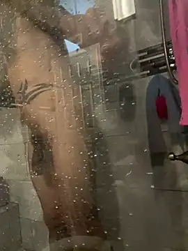 Snapshot of RoodoggXL chatting on December 20, 2024, 12:52 am RoodoggXL online show from December 20, 2024, 12:52 am