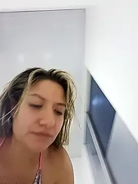 valeriahunter1 online show from January 11, 2025, 12:22 am