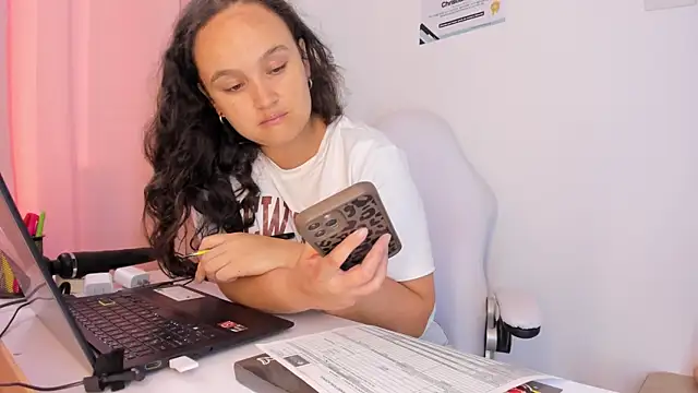 kattypinkk online show from February 9, 2026, 7:40 pm