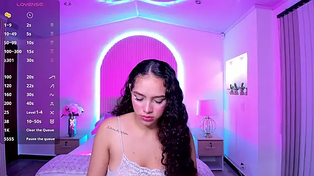 Snapshot of anahi_curlie1 chatting on December 15, 2024, 3:24 am anahi curlie1 online show from December 15, 2024, 3:24 am