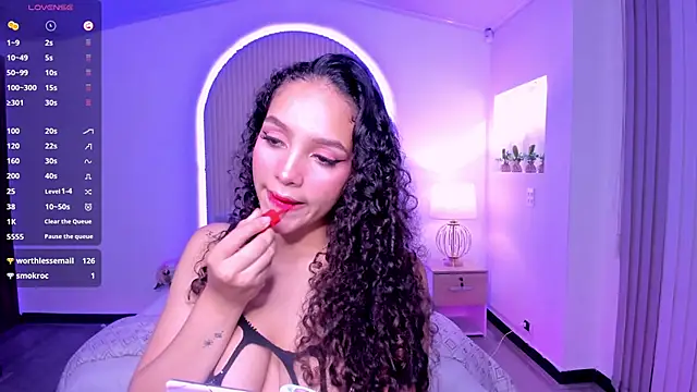 Snapshot of anahi_curlie1 chatting on December 22, 2024, 7:44 am anahi curlie1 online show from December 22, 2024, 7:44 am