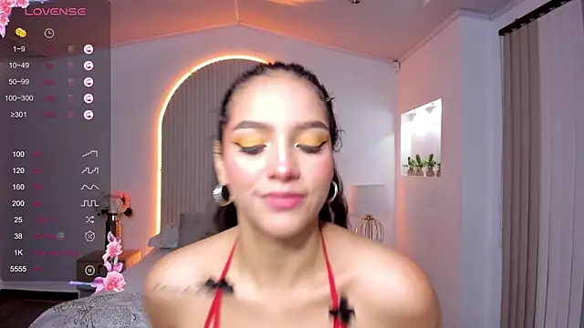 Snapshot of anahi_curlie1 chatting on December 30, 2024, 3:58 am anahi curlie1 online show from December 30, 2024, 3:58 am