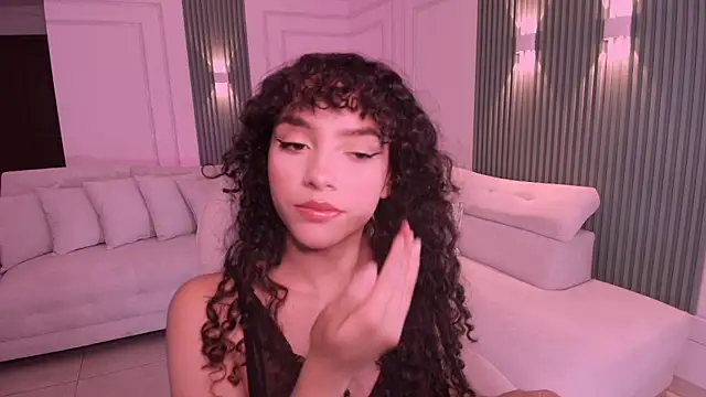 anahi curlie1 online show from April 16, 2026, 3:29 am