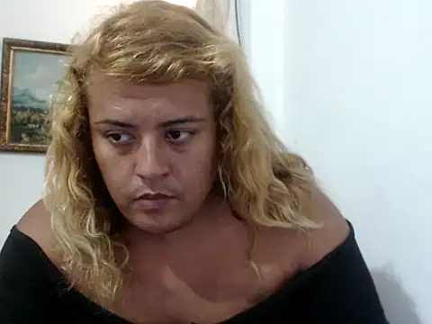 Snapshot of KIARAMARSHALLWELLZ chatting on December 31, 2024, 9:39 pm KIARAMARSHALLWELLZ online show from December 31, 2024, 9:39 pm