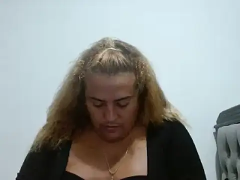 Snapshot of KIARAMARSHALLWELLZ chatting on February 2, 2025, 2:38 am KIARAMARSHALLWELLZ online show from February 2, 2025, 2:38 am