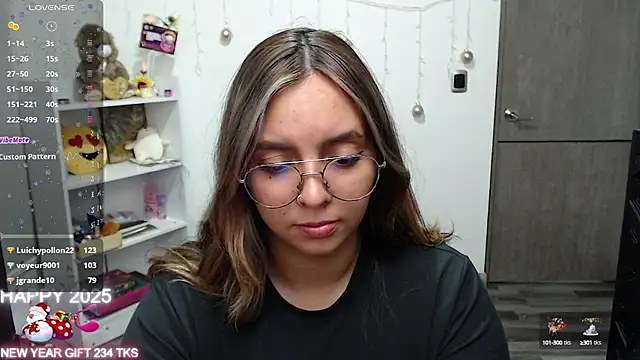 Snapshot of Valery7rose_ chatting on January 8, 2025, 1:32 am Valery7rose online show from January 8, 2025, 1:32 am
