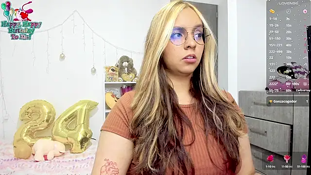 Snapshot of Valery7rose_ chatting on February 25, 2025, 12:14 am Valery7rose online show from February 25, 2025, 12:14 am
