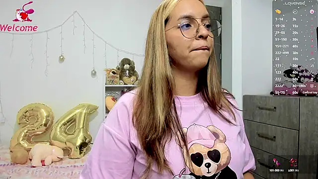 Snapshot of Valery7rose_ chatting on February 25, 2025, 10:18 pm Valery7rose online show from February 25, 2025, 10:18 pm