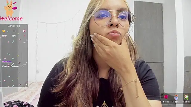 Snapshot of Valery7rose_ chatting on March 18, 2025, 1:43 am Valery7rose online show from March 18, 2025, 1:43 am