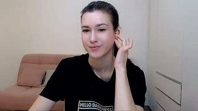 Snapshot of AliciaNewell chatting on December 20, 2024, 12:27 pm AliciaNewell online show from December 20, 2024, 12:27 pm
