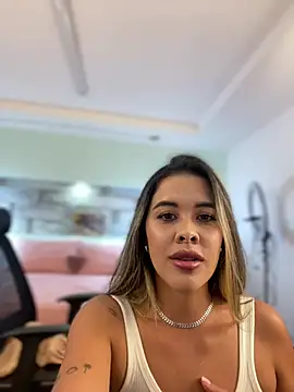 Snapshot of Emilia_Bakerr chatting on January 7, 2025, 6:14 pm Emilia Bakerr online show from January 7, 2025, 6:14 pm