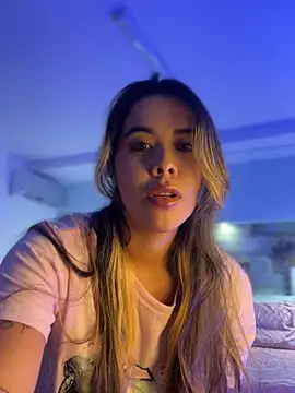 Snapshot of Emilia_Bakerr chatting on February 21, 2025, 6:48 pm Emilia Bakerr online show from February 21, 2025, 6:48 pm