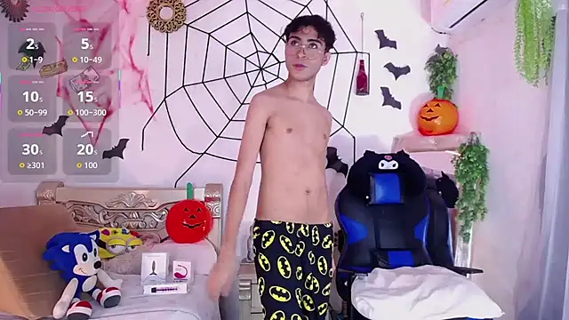 huge armound online show from October 23, 2025, 4:56 am