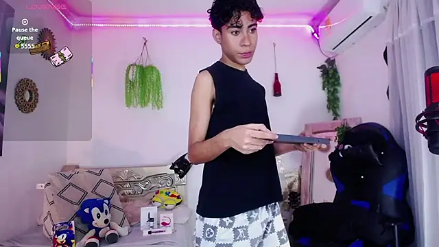 huge armound online show from April 7, 2026, 4:24 am