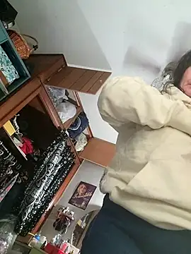 sweetkitty111 online show from February 13, 2025, 9:27 pm