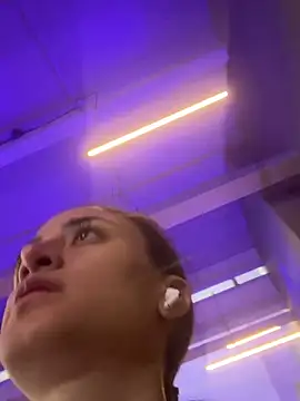  Caroliinee  online show from January 31, 2025, 3:33 pm