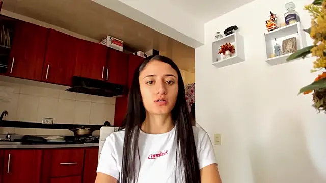  Caroliinee  online show from February 27, 2025, 6:31 pm