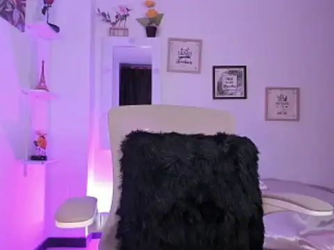  Caroliinee  online show from March 14, 2025, 11:43 pm