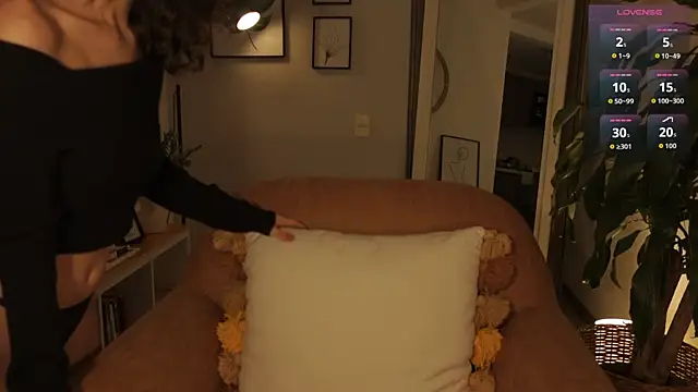 Snapshot of JulietteDee chatting on November 4, 2025, 10:20 pm JulietteDee online show from November 4, 2025, 10:20 pm