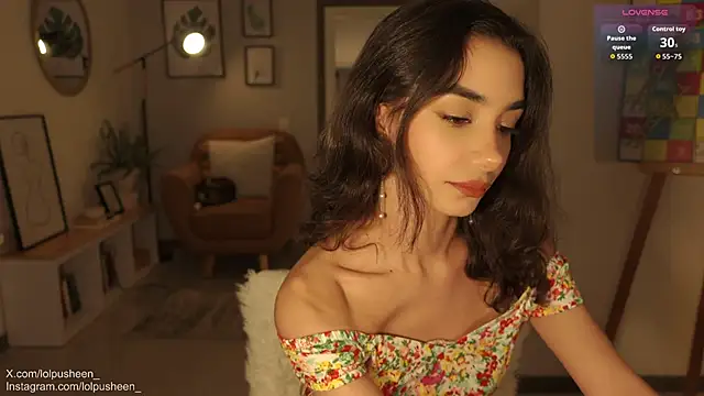 Snapshot of JulietteDee chatting on November 5, 2025, 10:21 pm JulietteDee online show from November 5, 2025, 10:21 pm