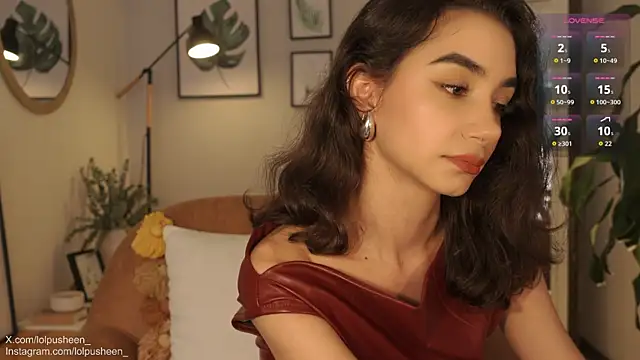 Snapshot of JulietteDee chatting on November 17, 2025, 9:42 pm JulietteDee online show from November 17, 2025, 9:42 pm