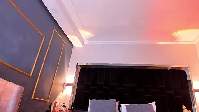 NikkySmiith online show from February 18, 2025, 1:44 pm