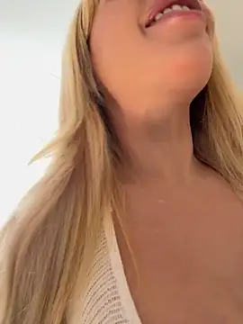 Alison Diaz17 online show from March 19, 2025, 6:01 pm