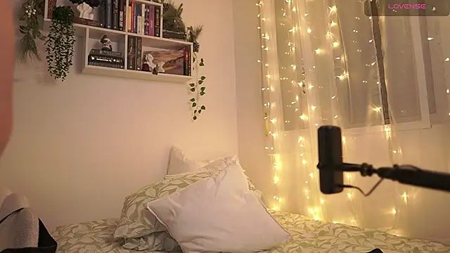 Snapshot of EmilyxRose_- chatting on December 3, 2024, 9:56 pm EmilyxRose - online show from December 3, 2024, 9:56 pm