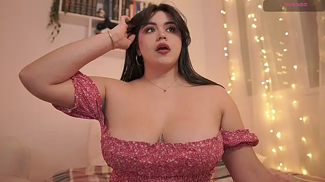 Snapshot of EmilyxRose_- chatting on January 20, 2025, 9:43 pm EmilyxRose - online show from January 20, 2025, 9:43 pm