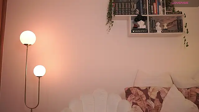 Snapshot of EmilyxRose_- chatting on February 9, 2025, 9:49 pm EmilyxRose - online show from February 9, 2025, 9:49 pm