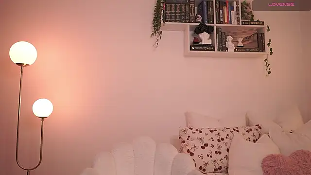 Snapshot of EmilyxRose_- chatting on February 18, 2025, 8:36 pm EmilyxRose - online show from February 18, 2025, 8:36 pm