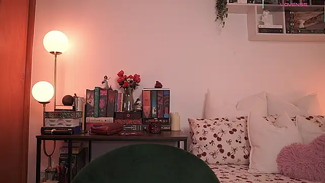 Snapshot of EmilyxRose_- chatting on October 5, 2025, 2:15 pm EmilyxRose - online show from October 5, 2025, 2:15 pm