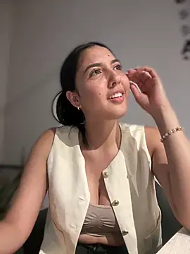 MarianaBenz online show from February 17, 2025, 8:26 pm