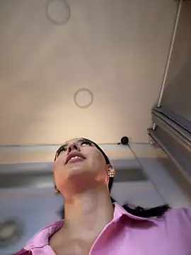 MarianaBenz online show from March 13, 2025, 9:05 pm