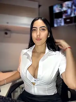 Snapshot of MarianaBenz chatting on June 21, 2026, 12:13 am MarianaBenz online show from June 21, 2026, 12:13 am