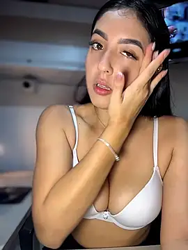 Snapshot of MarianaBenz chatting on June 24, 2026, 12:20 am MarianaBenz online show from June 24, 2026, 12:20 am