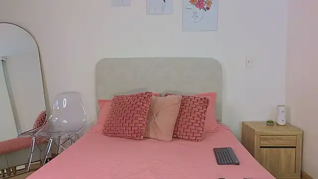 KristennBlue online show from January 18, 2026, 12:42 pm