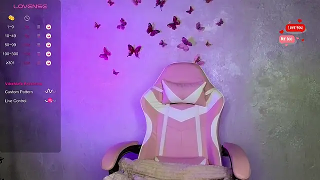 shy blondiee online show from September 13, 2025, 4:51 pm